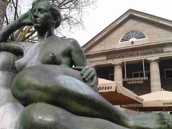 Brunnenfrau_am_KulturCafe
